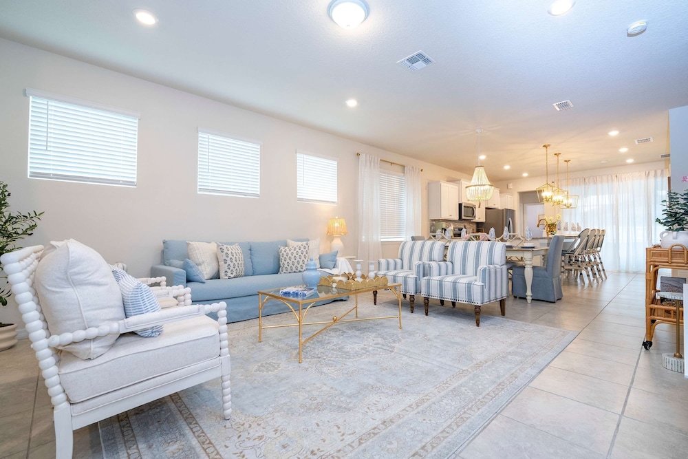 Amazing 5 Suite Home With Resort style Amenities - photo 6