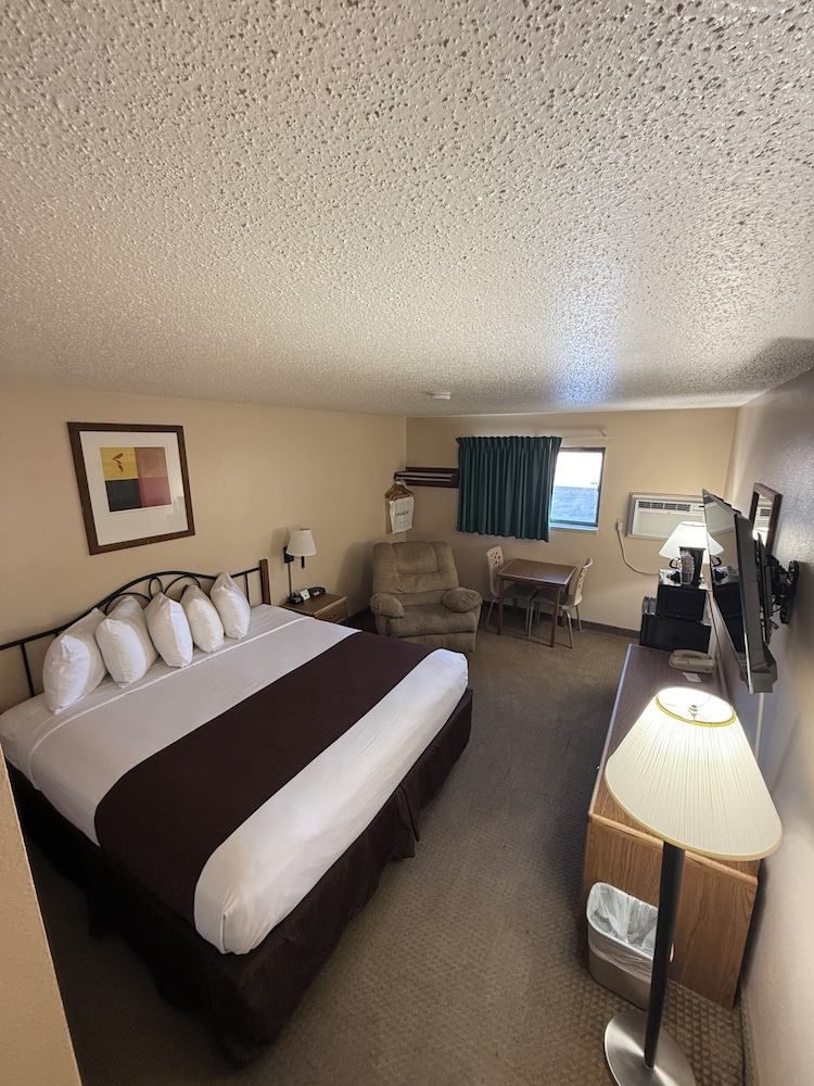 Americas Best Value Inn Torrington - photo 3