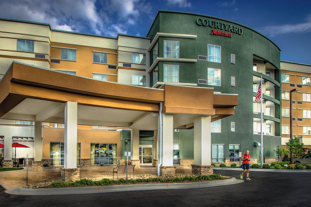 Courtyard by Marriott Charleston Downtown Civic Center - photo 42