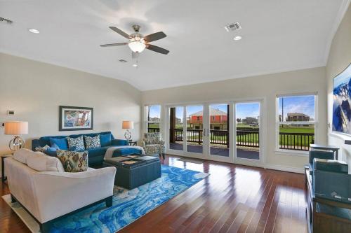 Dancing with Waves Beach House with 3 bedrooms and 2 baths — 4-Star Luxury Hotel in Galveston, United States