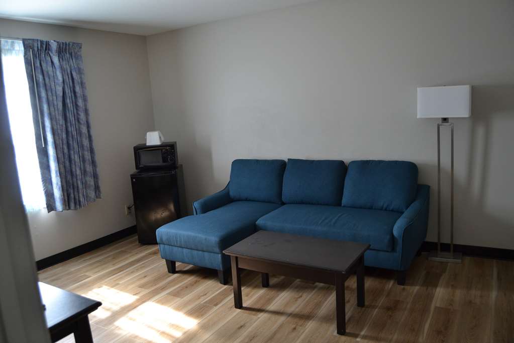 Days Inn and Suites by Wyndham Sikeston - photo 25