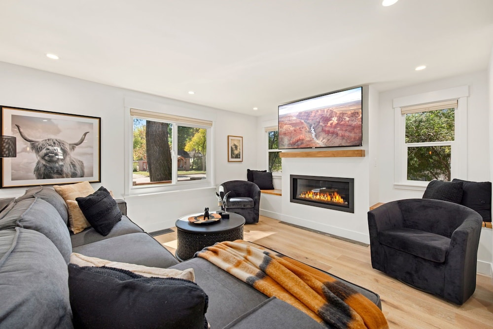 Elegant Old Town Charm Walk to Csu and Downtown in Fort Collins, United States