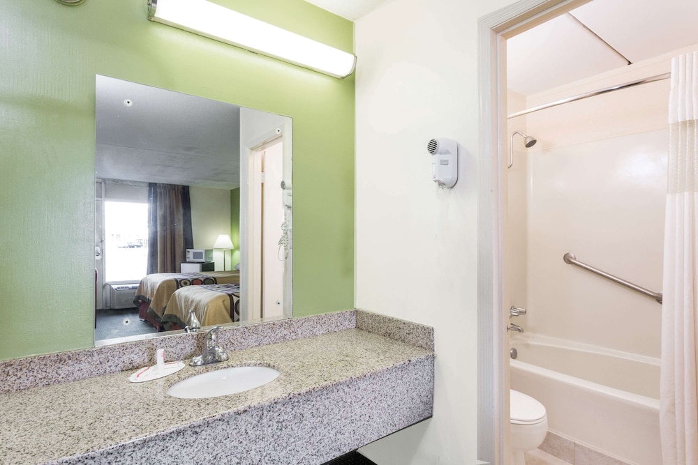Super 8 by Wyndham Tifton - photo 30