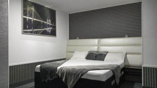 Hello Villa — 4-Star Luxury Hotel in Bucharest, Romania
