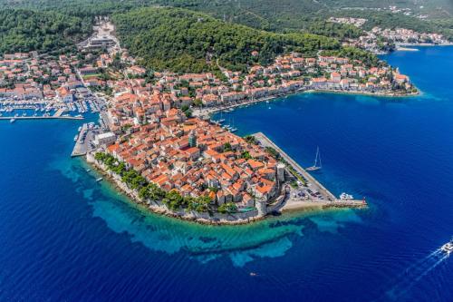 Apartment in Karbuni with sea view terrace air conditioning W LAN 3609 2 — 4-Star Luxury Hotel in Blato, Croatia