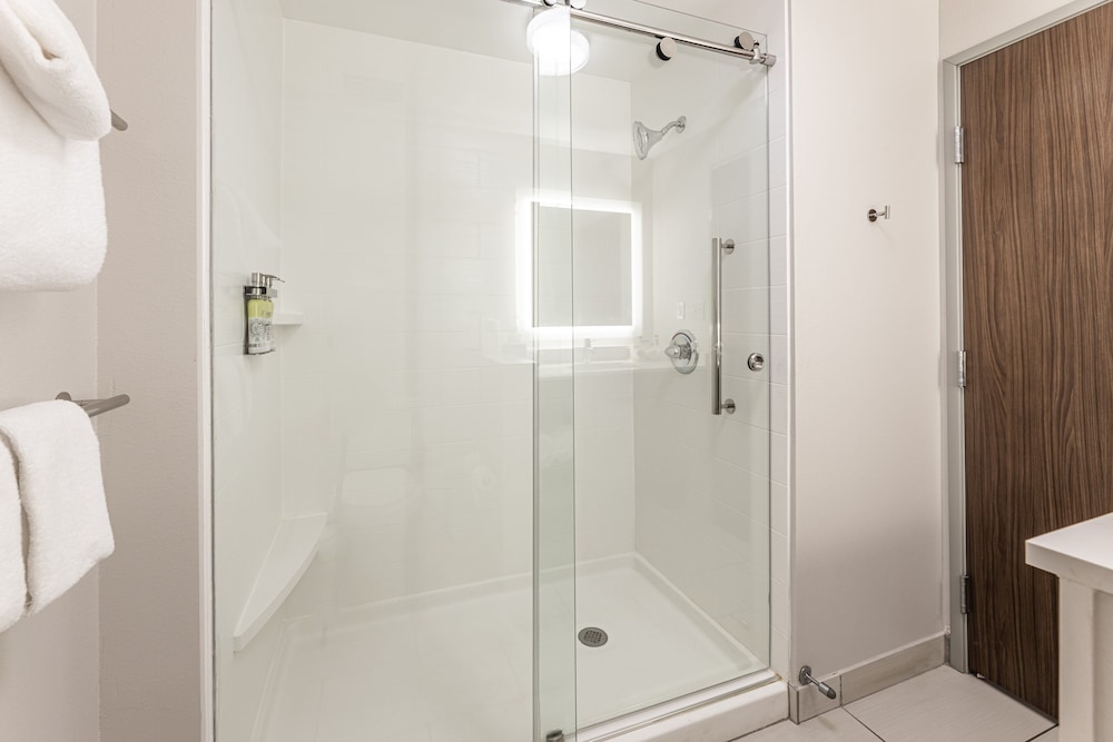 Holiday Inn Express & Suites Rantoul by IHG - photo 18
