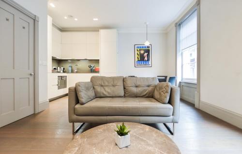 Soho Deluxe 1 Bedroom Apartment by Concept Apartments — 4-Star Luxury Hotel in London, United Kingdom