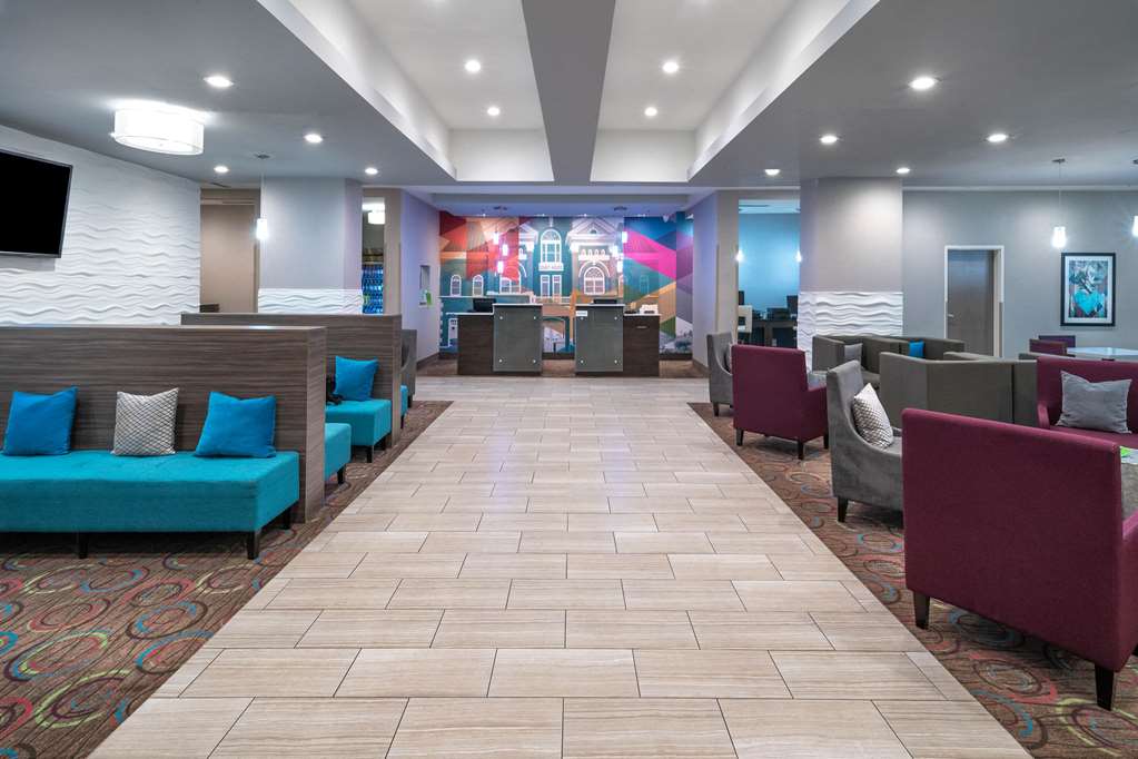 La Quinta Inn & Suites by Wyndham Forsyth - photo 6