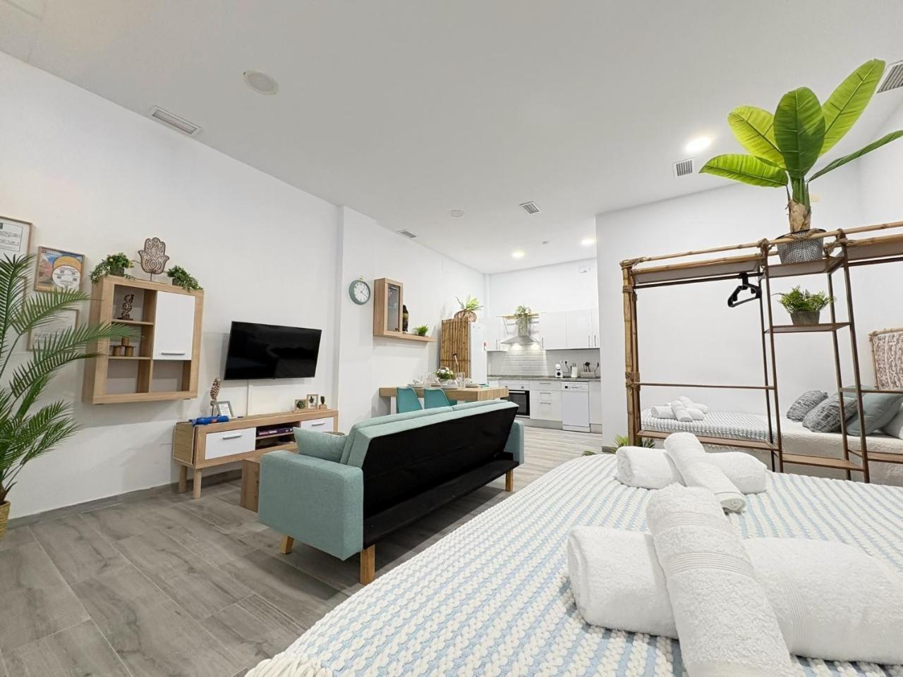 Refugio Del Madrono Estudio Moderno En Malaga — Malaga