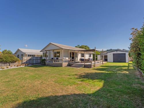 Nest by the Beach Cooks Beach Holiday Home — 4-Star Luxury Hotel in Whitianga, New Zealand