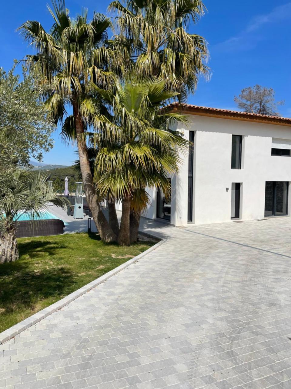 Villa Blanche — 4-Star Luxury Hotel in La Roquette-Sur-Siagne, France