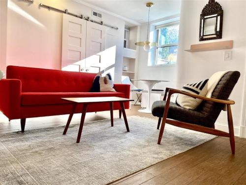 Heart of Mount Pleasant with parking — 4-Star Luxury Hotel in Washington, United States