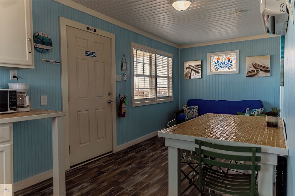 Blue Dolphin Inn and Cottages - photo 45