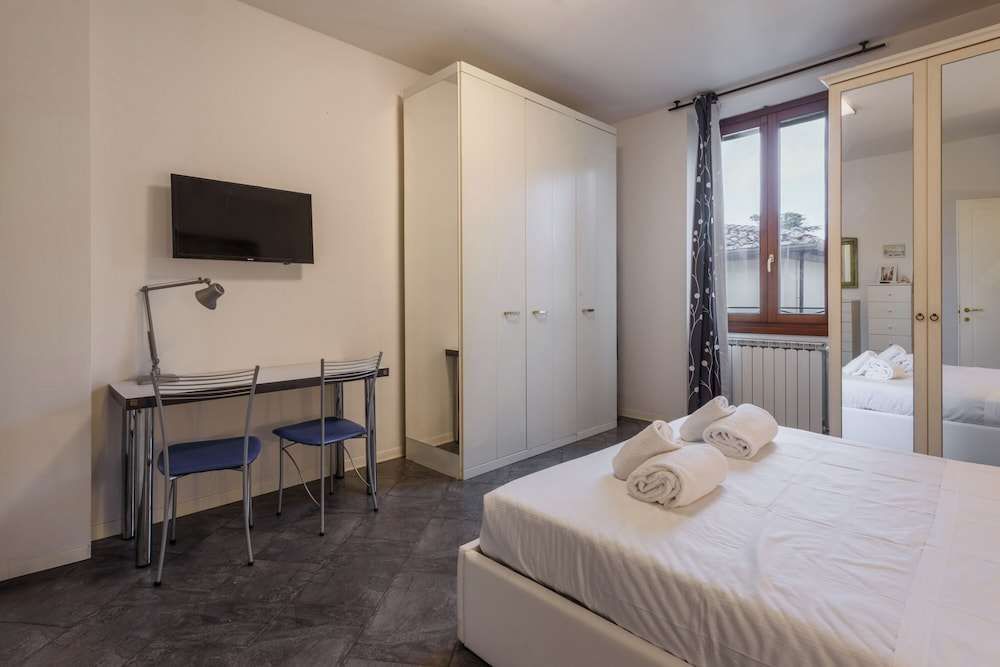 Indipendent Studio Apartment with Terrace Parking — 4-Star Luxury Hotel in Florence, Italy