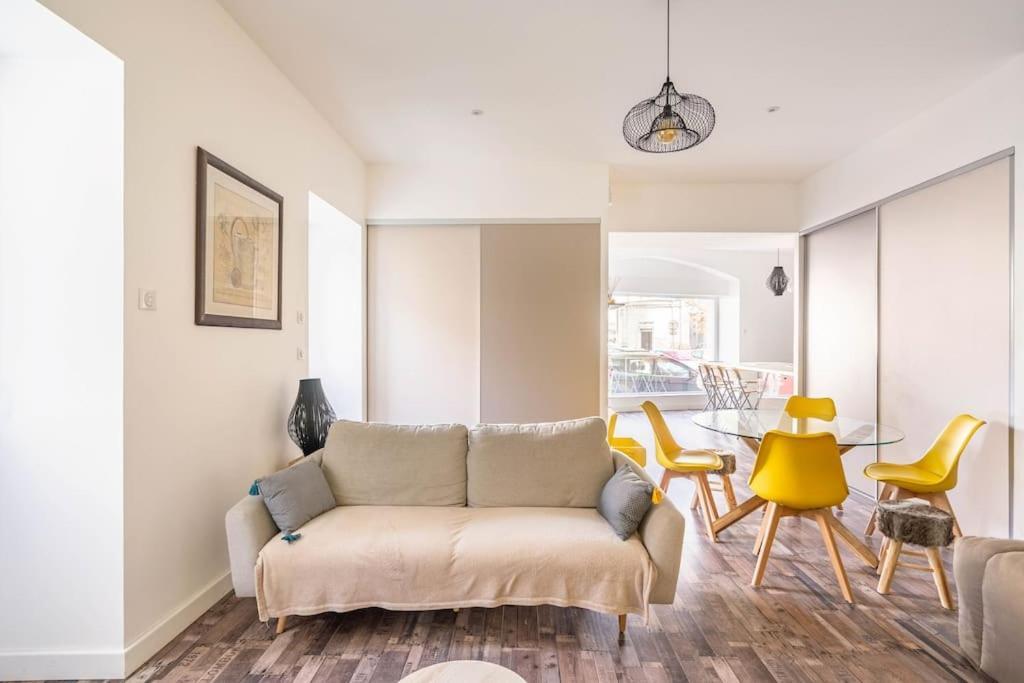 Superbe Appartement Avec Parking Gratuit — 4-Star Luxury Hotel in Lons-Le-Saunier, France