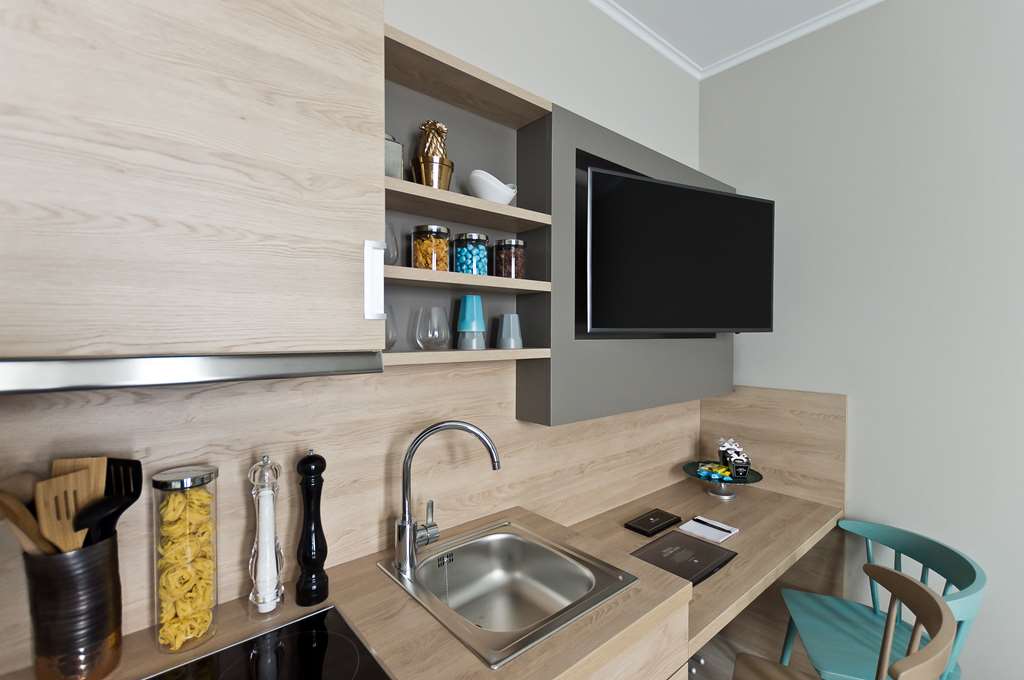 Arthotel ANA Living Stuttgart Double Bedroom Kitchen Multimedia