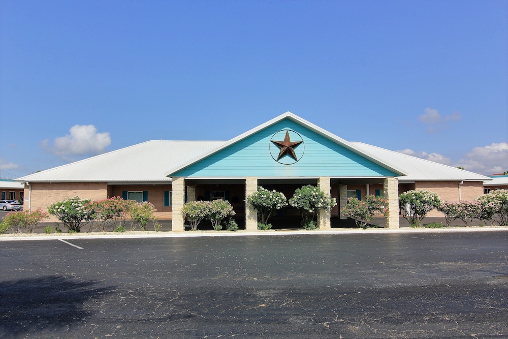 Shark Reef Resort Motel & Cottages - featured photo