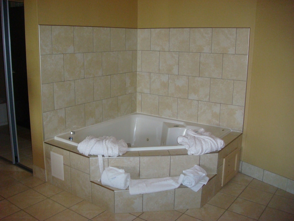Hampton Inn White House - photo 41