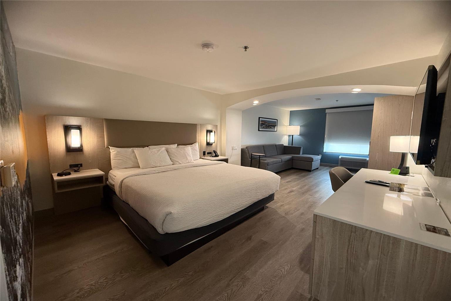 La Quinta Inn & Suites by Wyndham Albuquerque Midtown - photo 34