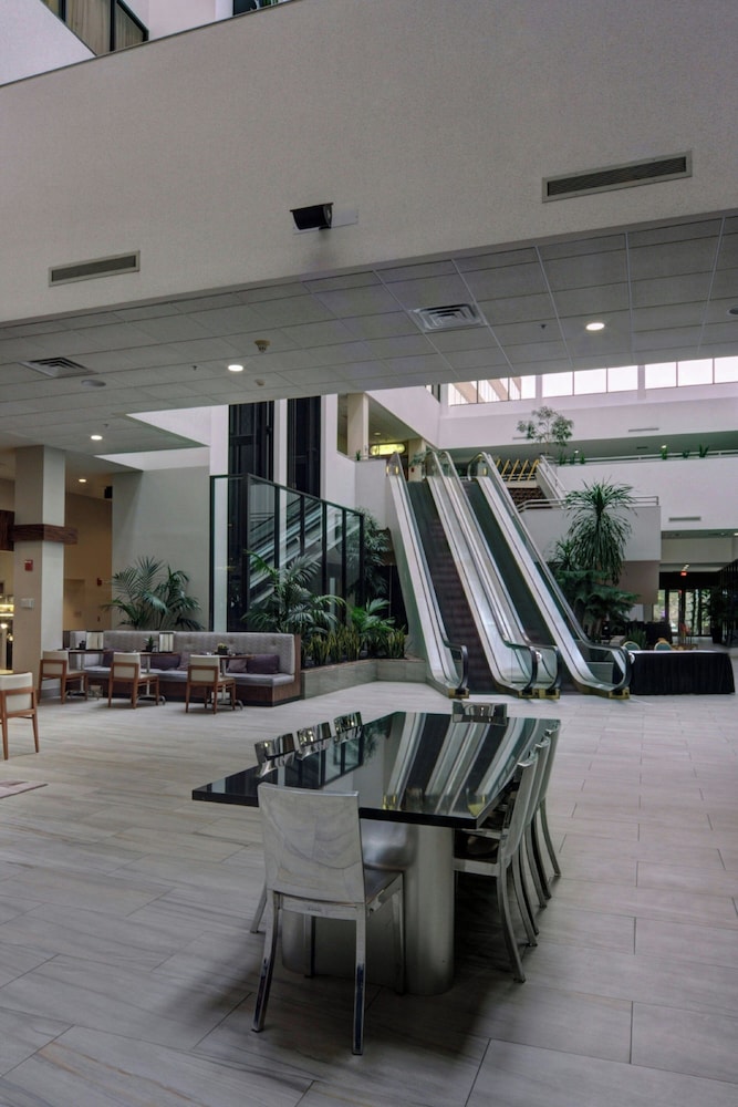 Marriott East Lansing at University Place - photo 5