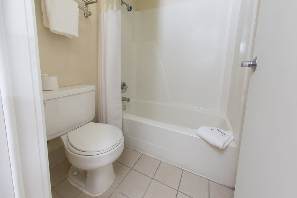 Red Roof Inn Ardmore - photo 14