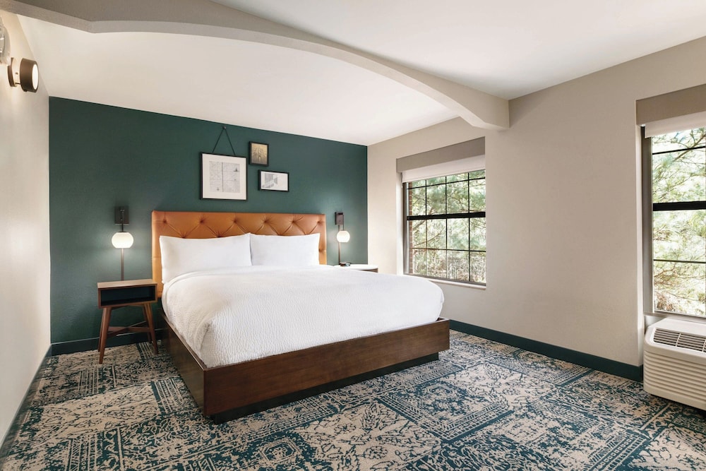 Four Points by Sheraton Raleigh Arena - photo 12