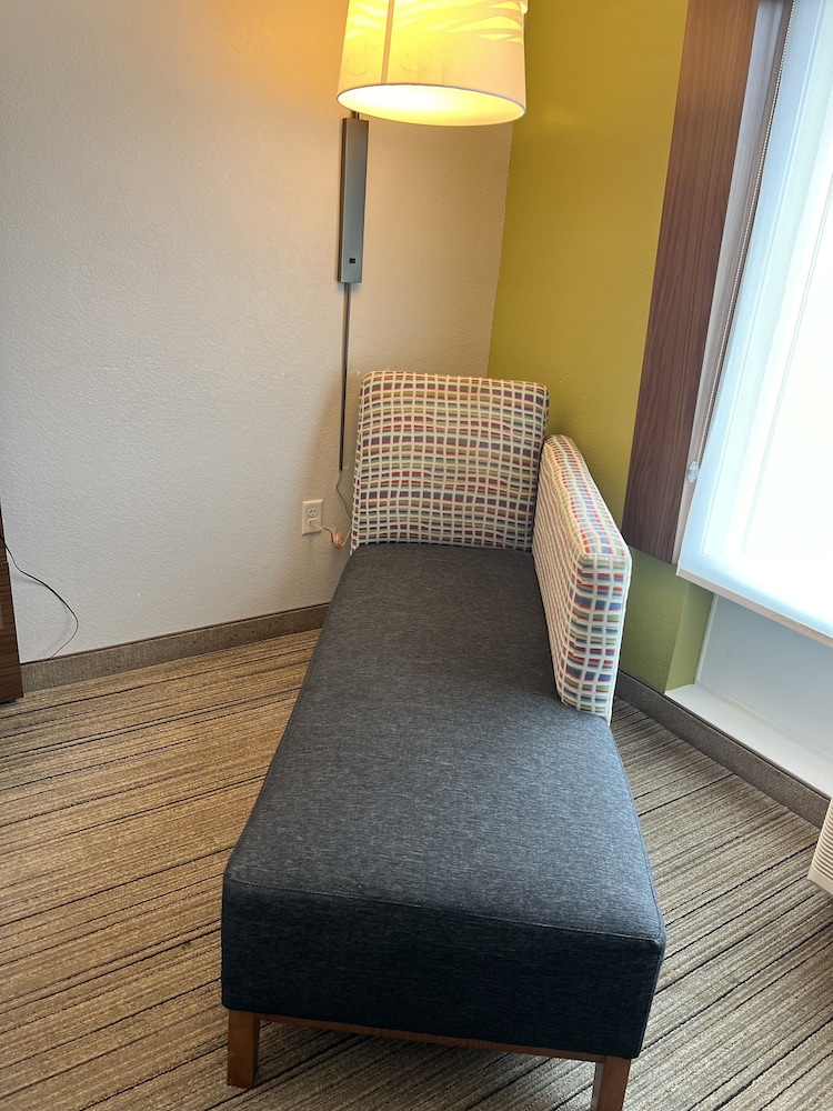 Holiday Inn Express & Suites Mobile University Area by IHG - photo 10