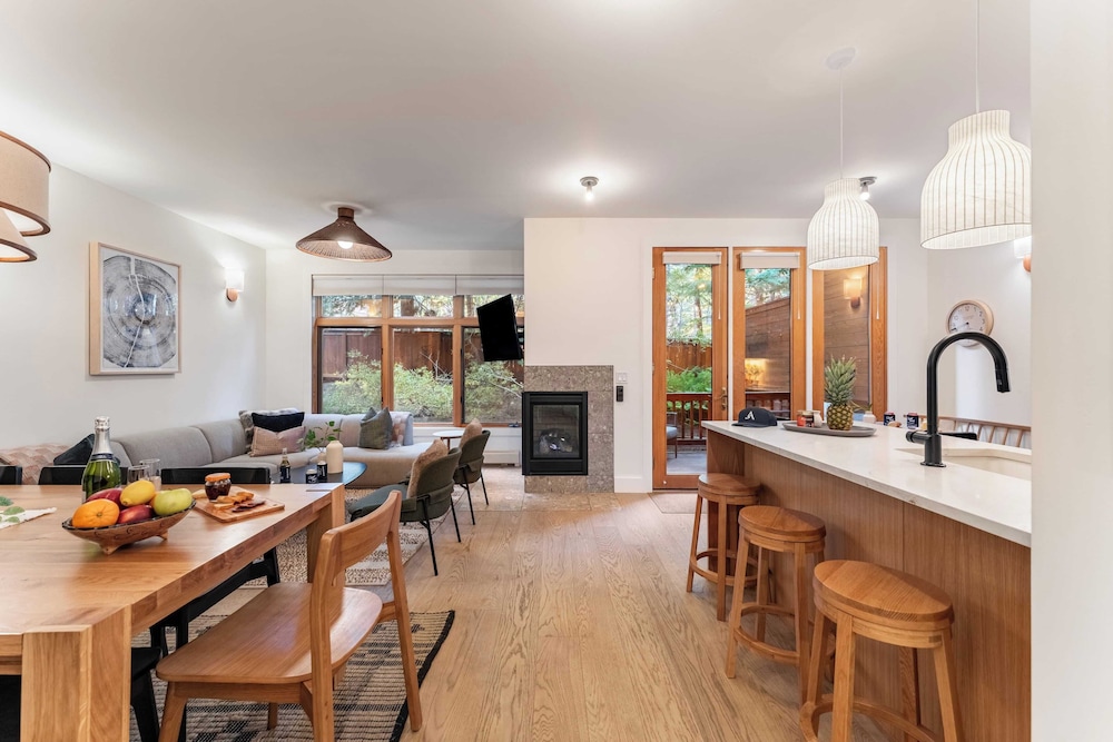 Northwood Mountain Views Sauna Balcony Tahoe Group Retreat in Incline Village, United States