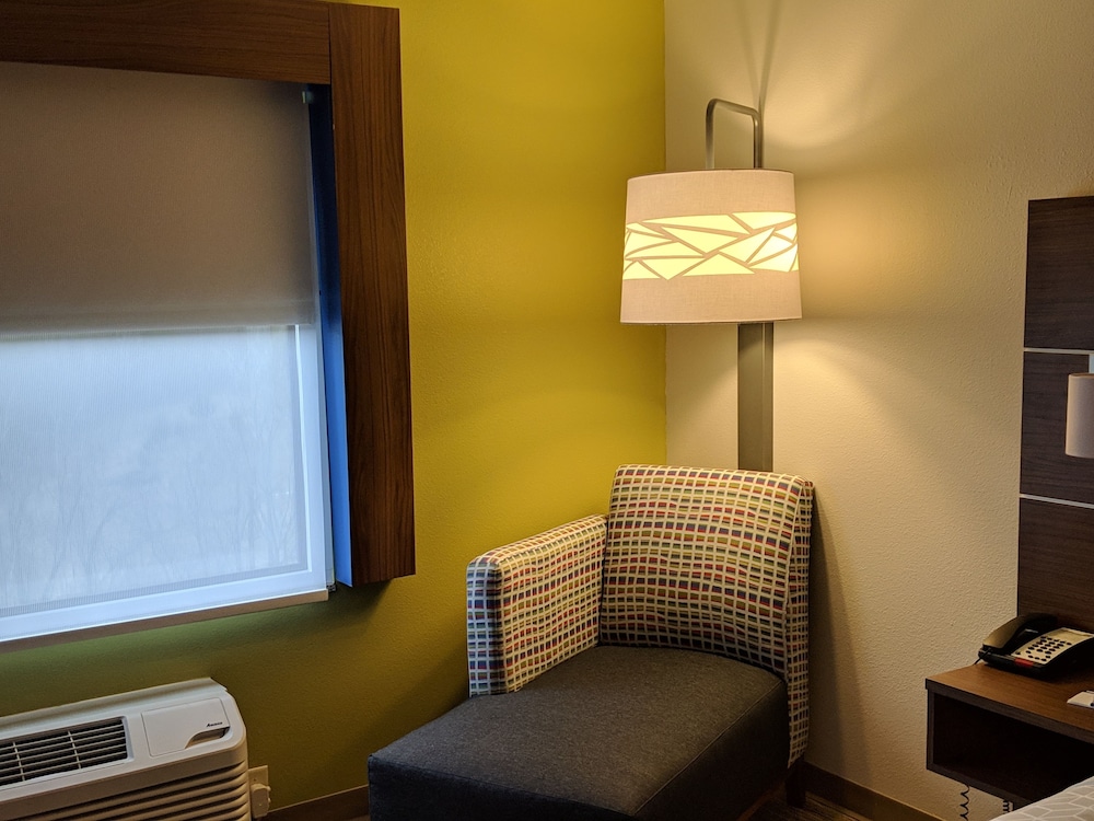 Holiday Inn Express & Suites Claypool Hill an IHG Hotel - photo 2