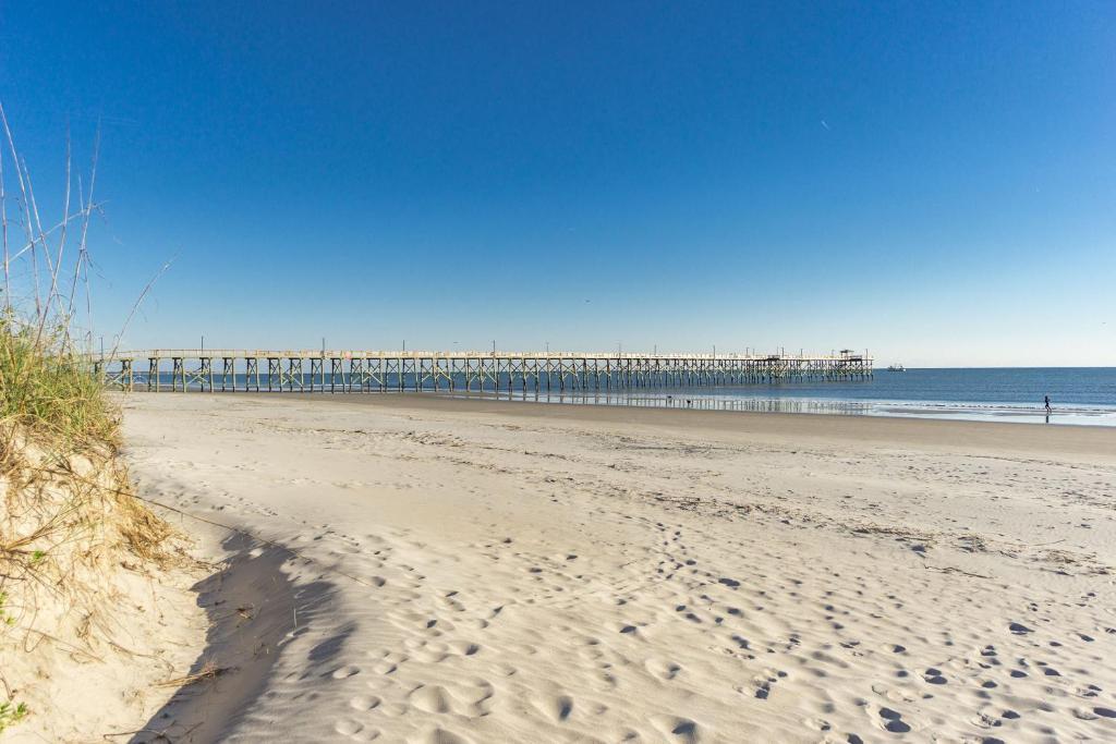 Beach Barn by Oak Island Accommodations - photo 9