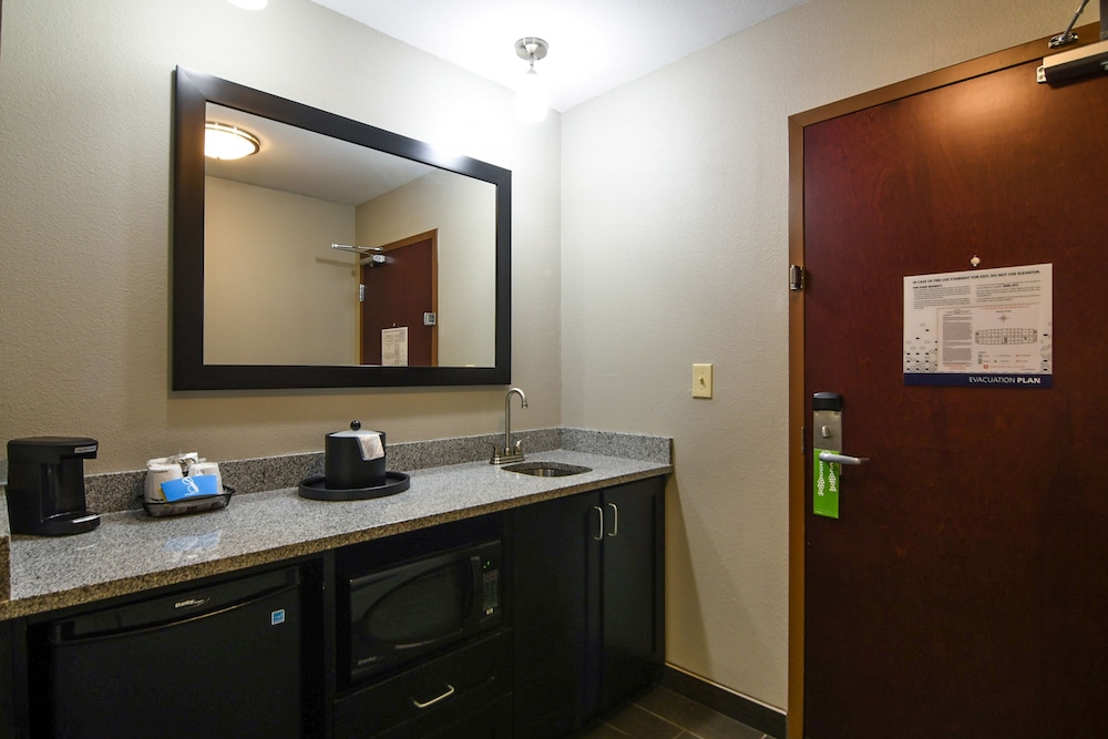 Hampton Inn Foley - photo 15