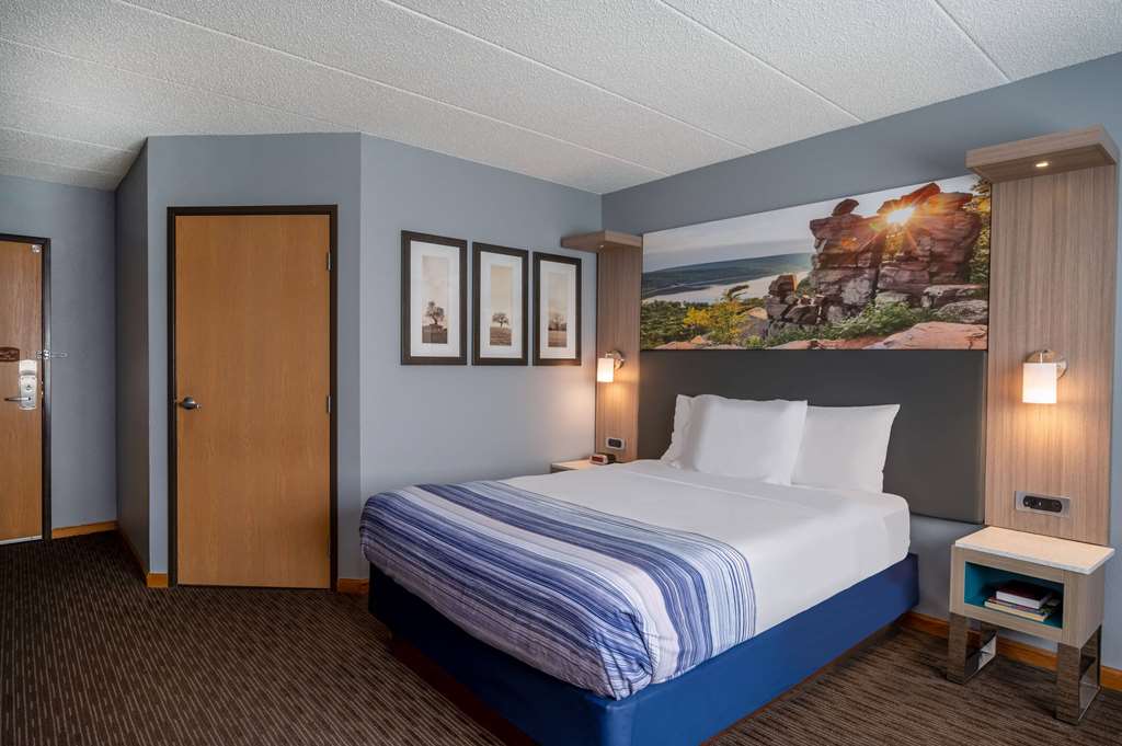 AmericInn by Wyndham Eau Claire - photo 18