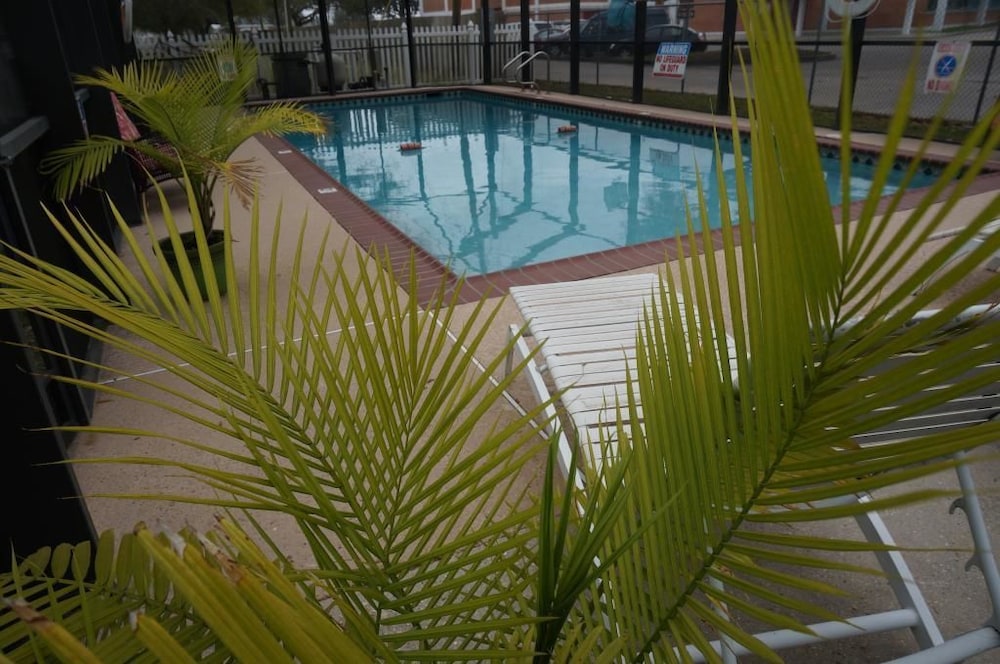 Riverside Hotel - photo 11