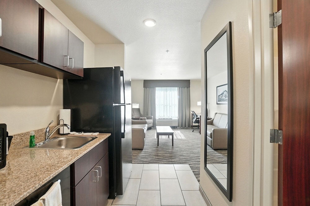 Cobblestone Hotel & Suites Bellefontaine - photo 52