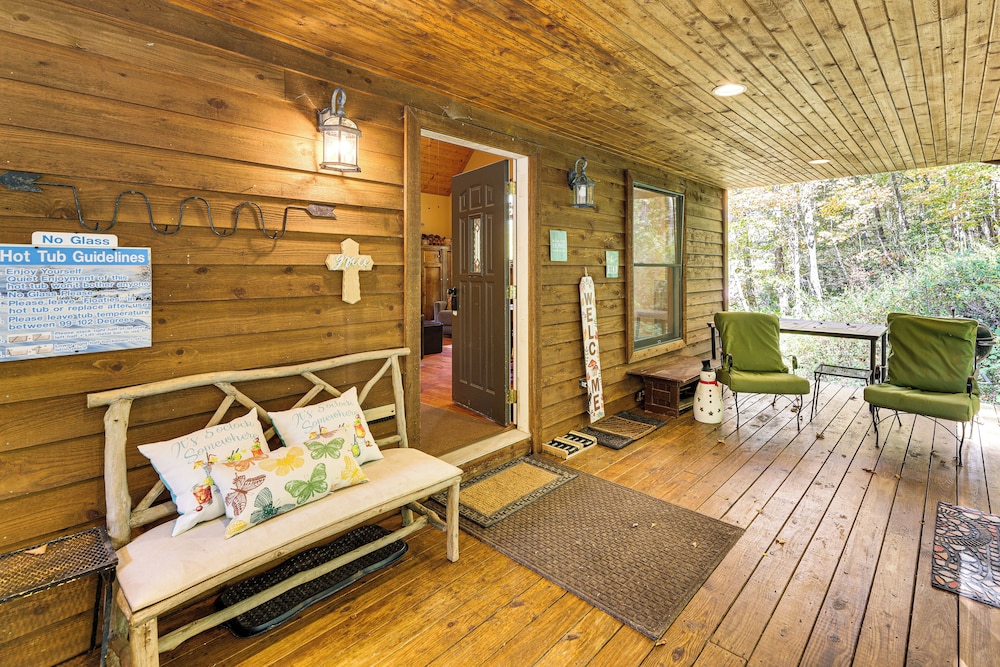 3 Mi to Snowshoe Resort Cabin with Hot Tub - photo 23