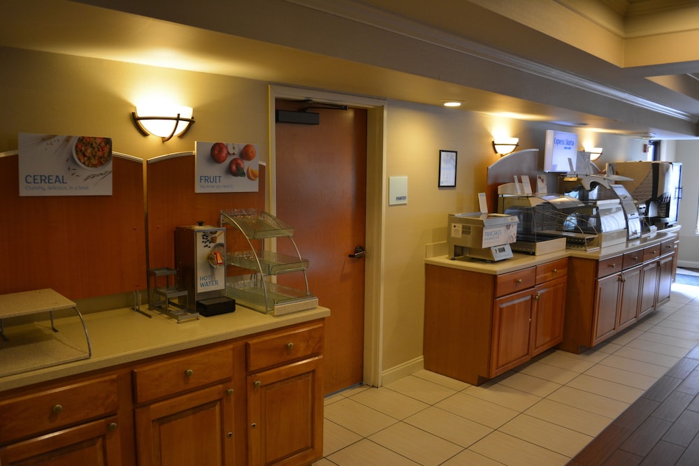 Holiday Inn Express & Suites Lancaster by IHG - photo 69