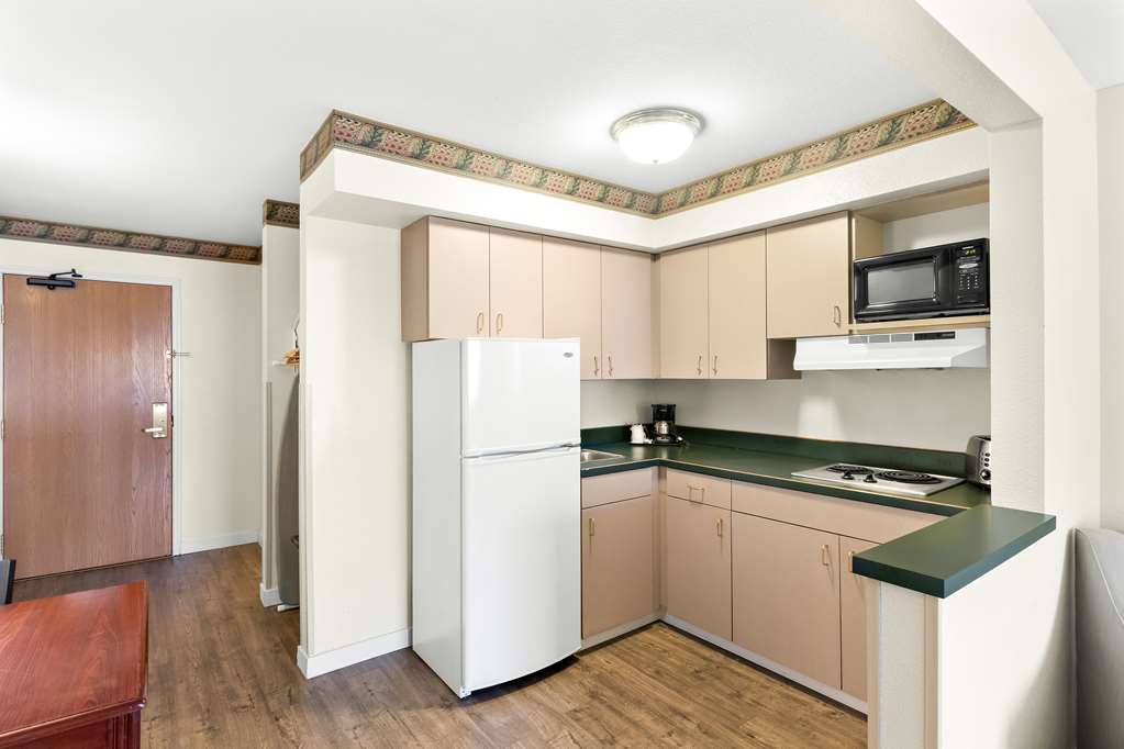 GuestHouse Kelso Longview - photo 17