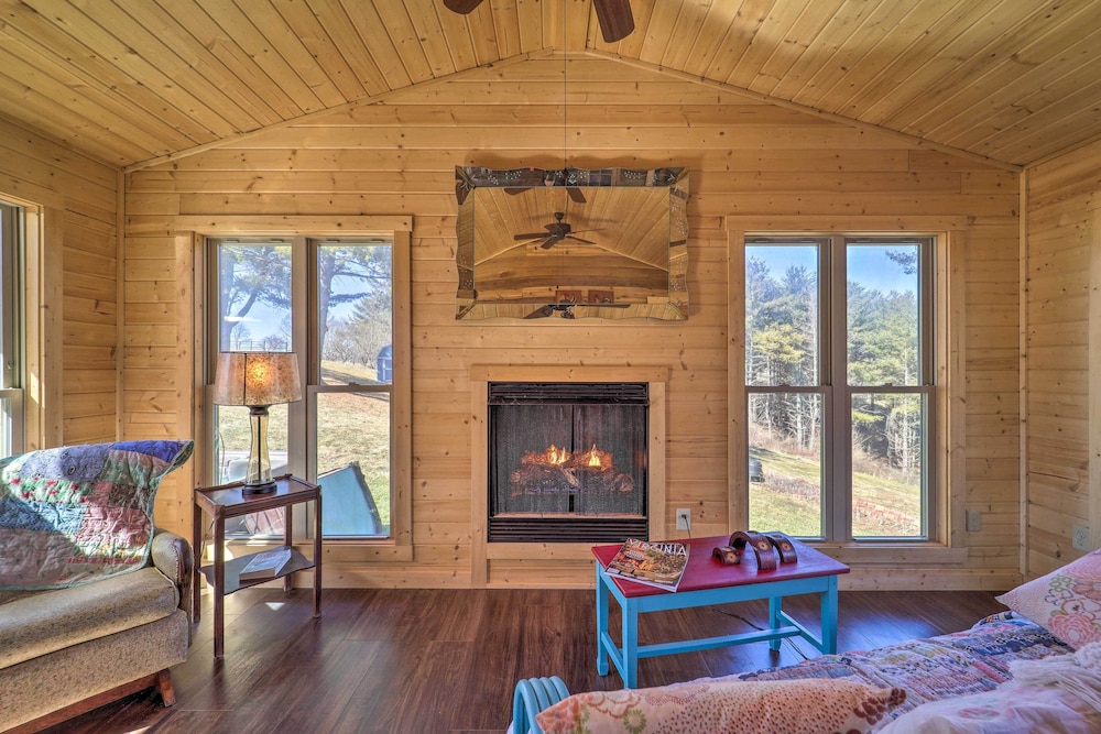 Nature Escape in Wytheville with Covered Porch — hotel in Wytheville