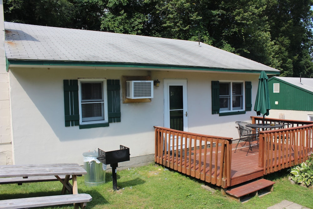 Hill View Motel and Cottages - photo 32