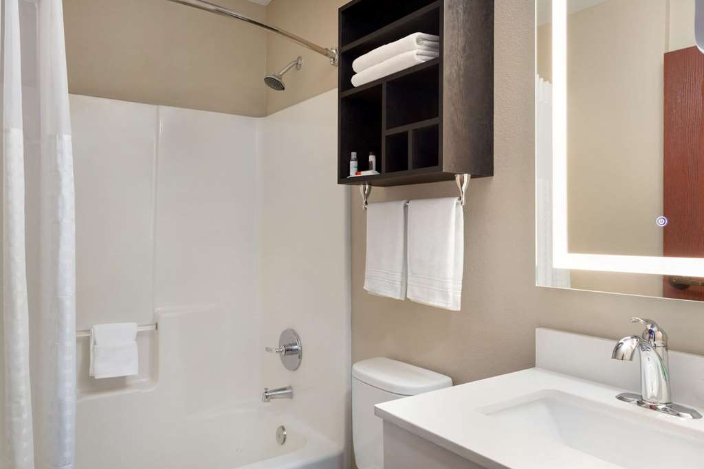 Super 8 by Wyndham San Antonio Airport North - photo 26