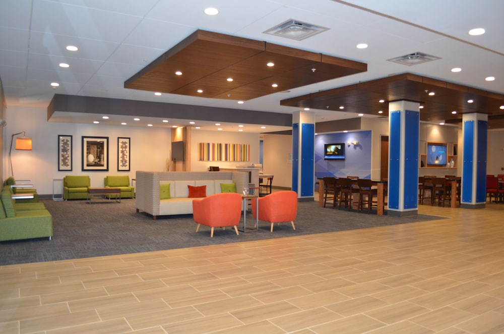 Holiday Inn Express & Suites Charlotte NE University Area by IHG - photo 66