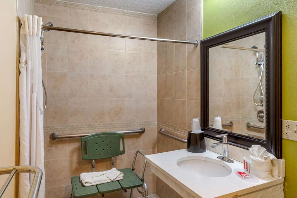 Econo Lodge West Coors Blvd - photo 25