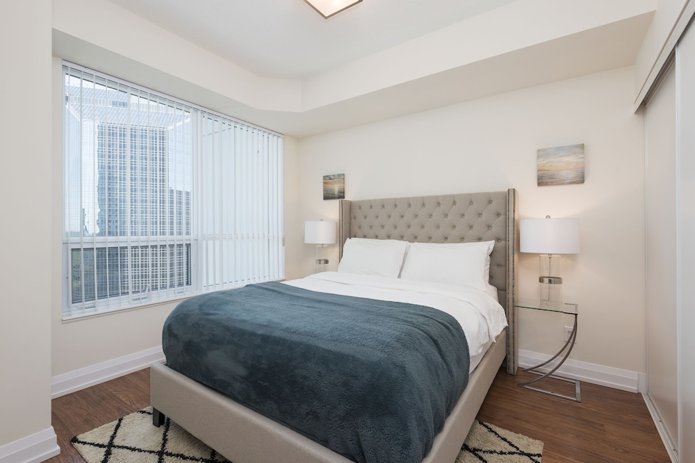 Diamond Vacation Homes Yonge Sheppard — 4-Star Luxury Hotel in Toronto, Canada