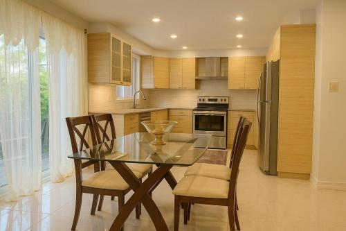 Chic 3BR Stay in Laval Bright and Peaceful in Laval, Canada