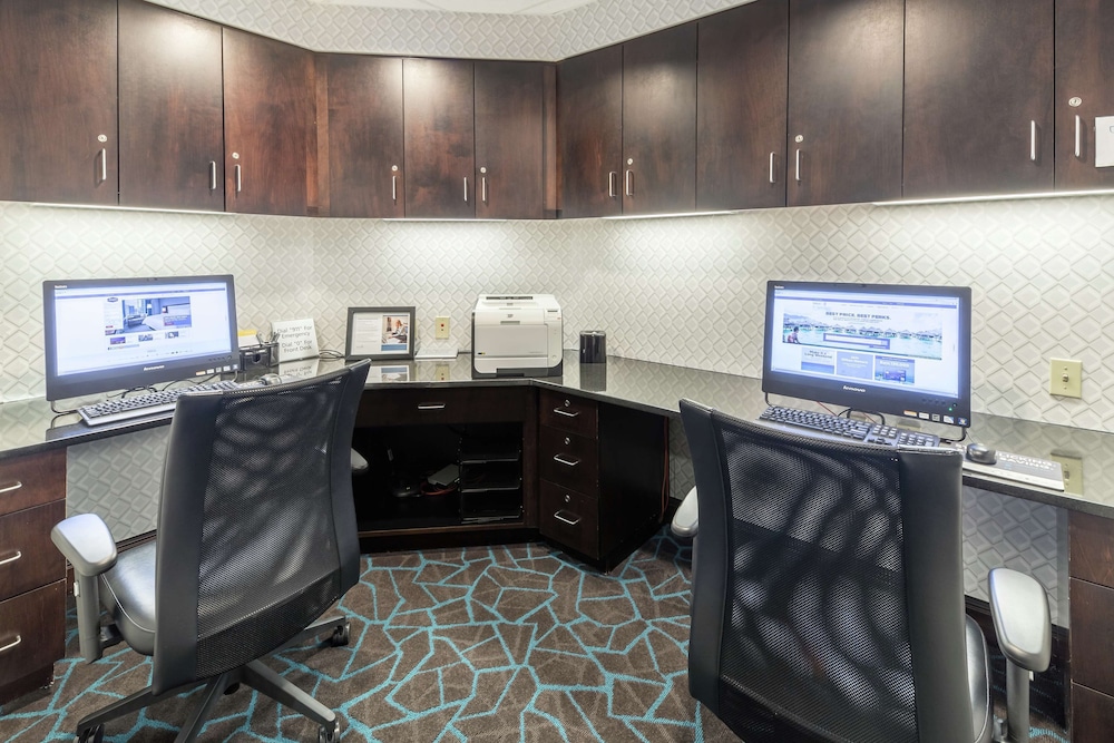 Hampton Inn & Suites Rochester North - photo 39
