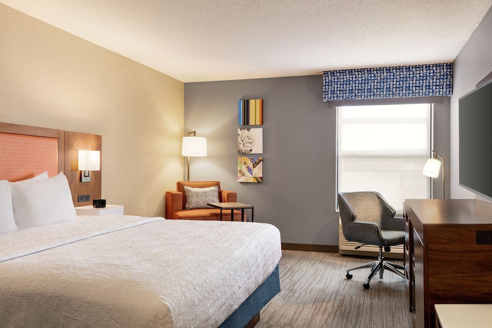 Hampton Inn & Suites Valparaiso - photo 17