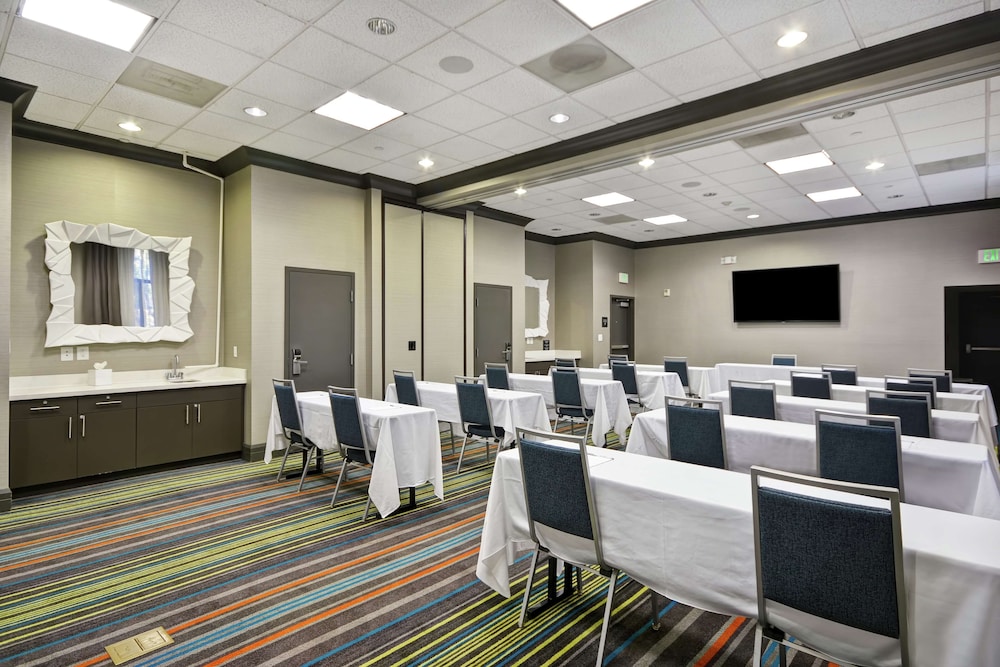 Hampton Inn & Suites Los Angeles Burbank Airport - photo 44