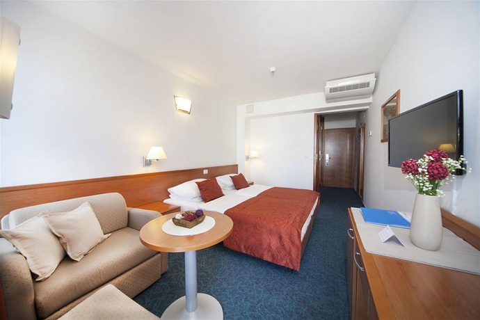 Bluesun Villa Berulia — 4-Star Luxury Hotel in Brela, Croatia