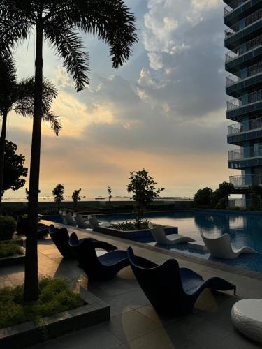 Stylish 1BR Near Airport Facing the Bay 7b — 4-Star Luxury Hotel in Manila, Philippines