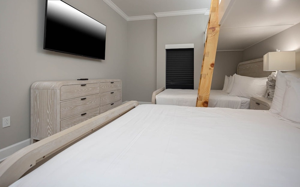 Phoenix Gulf Towers 1607 3 Bedroom Condo - photo 8